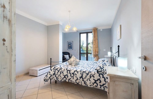Dormelletto House | Holiday Home 'Margot Ca Bianca Dormelletto' with Shared Pool and Wi-Fi