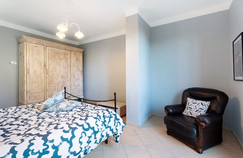 Dormelletto House | Holiday Home 'Margot Ca Bianca Dormelletto' with Shared Pool and Wi-Fi