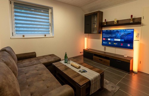 Kaufungen Apartment | Apartment 'Ferienwohnung Haus Am See' with Wi-Fi