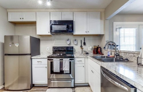 Terrell Condo | Cozy vibe condo. 2-bedroom, 2 full-bathroom with patio off the master & dining.