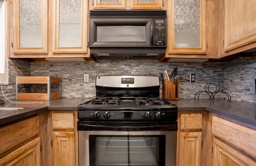 Fremont Apartment | Inviting Fremont 2BR w/ Pool, Parking & Balcony, nr Park, by Blueground