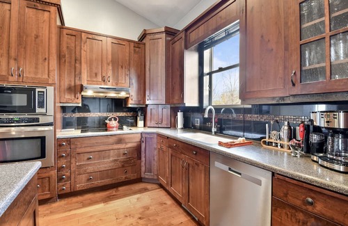 Heber House | MountainView Retreat, Family/Team Friendly, Hot Tub, Pets, Game Room, FirePit