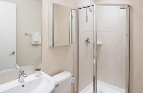 Downtown Washington D.C. House | Sunny | Kitchen & Laundry | Gym+Rooftop |Near GWU Hospital