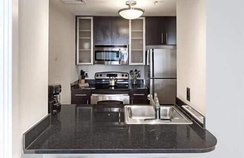 Downtown Washington D.C. House | Upscale 2BR | Full Kitchen + Laundry | Near Hospital