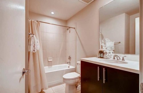 Downtown Washington D.C. House | Modern 1BR | Full Kitchen + Laundry | Near White House