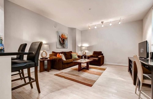Downtown Washington D.C. House | Modern 1BR | Full Kitchen + Laundry | Near White House