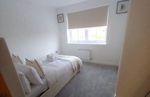 Crawcrook House | Beautifully presented 3 bedroom house. 5 miles from Newcastle city centre.