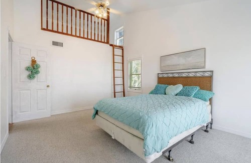 Harwich Cottage | Lake Erie Waterfront Cottage w/firepit, 5 min from erieau beach .