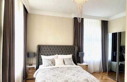 Baden Apartment | Holiday Apartment "Luxus In Baden Bei Wien" with Shared Garden & Wi-Fi