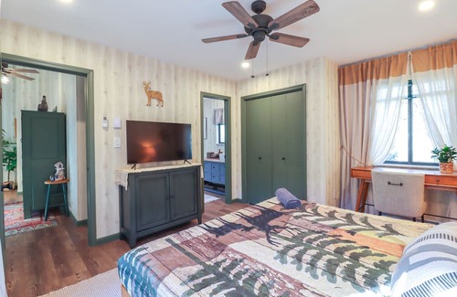 Tannersville Cabin | Creekside Tannersville Cabin: 2 Acres & Hot Tub!