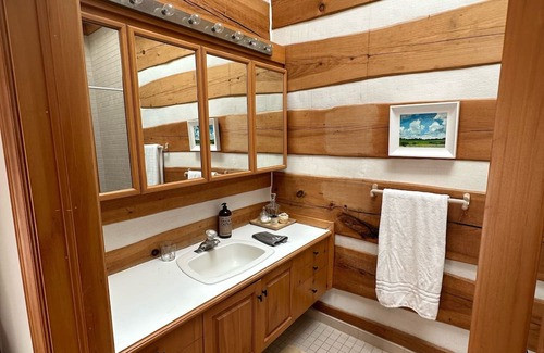 Innisfil Cottage | Architectural Log House on Lake Simcoe!