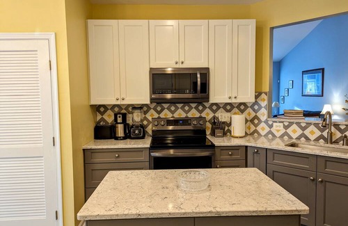 Ocean View House | 110 Lakeview Drive - Fairway Village