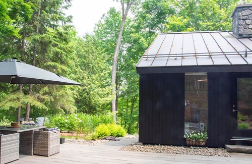Huntsville Ski Chalet | Hidden Valley: Minimalist Design - Skiing, Hot Tub