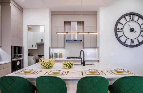 Central Okanagan House | Play&Stay: Mountain & Lake Views/Theatre+Spacious
