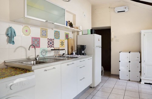 San Salvario Apartment | Holiday Apartment "Ellen's 2" with A/C & Wi-Fi