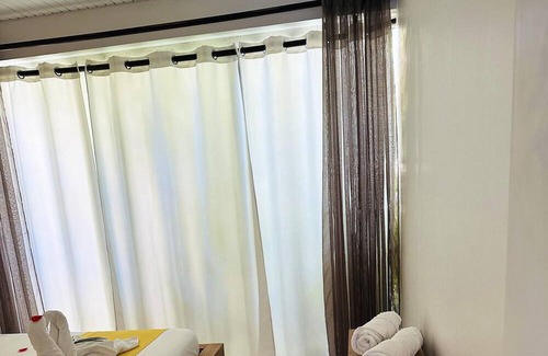 Sainte-Rose House | Homerez - House 5 km away from the beach for 2 ppl. with shared pool and terrace