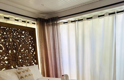 Sainte-Rose House | Homerez - House 5 km away from the beach for 2 ppl. with shared pool and terrace