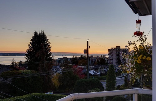 Ambleside House | Six bedroom West Van Ambleside Beach House