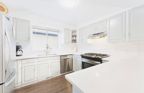 Ambleside House | Six bedroom West Van Ambleside Beach House