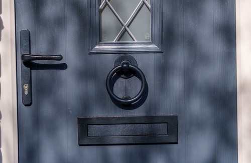 Windermere Cottage | Windermere Cottage - Close to shops, restaurants and transport links.