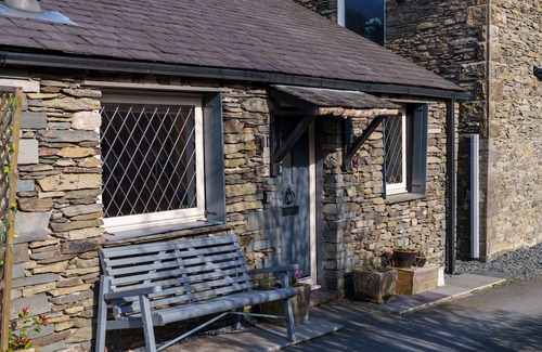 Windermere Cottage | Windermere Cottage - Close to shops, restaurants and transport links.