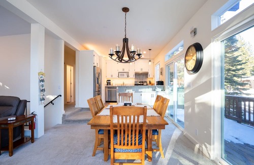 Carnelian Bay House | Dog Friendly Home Near Hiking/Biking Trails and Ski Resorts, EV charger