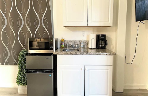 Alhambra Apartment | Amazing Studio (Private Entrance & Free Parking)
