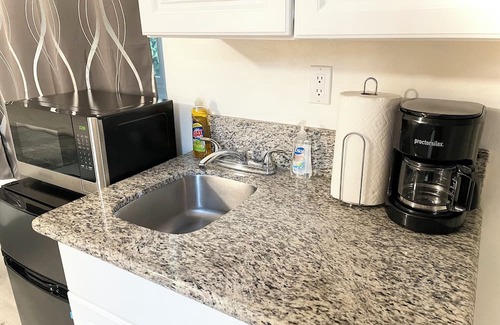 Alhambra Apartment | Amazing Studio (Private Entrance & Free Parking)