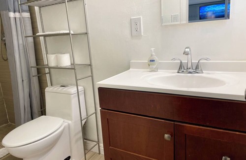 Alhambra Apartment | Amazing Studio (Private Entrance & Free Parking)