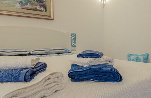Orosei Bed & Breakfast | Hyacinth Room