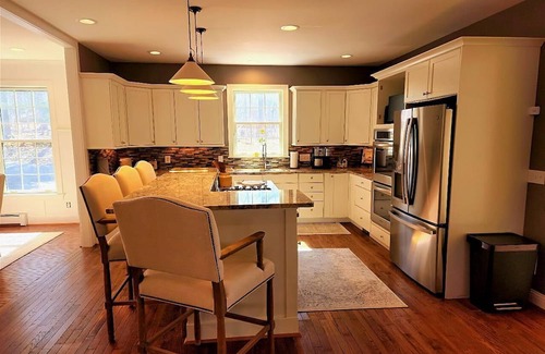 Birchwood Farms House | Bluffs Edge in Birchwood Farms - private four-bedroom, hot tub, screened porch