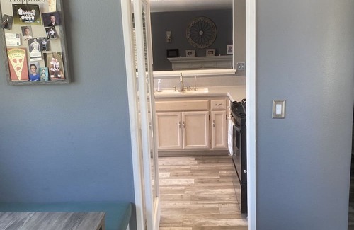 Valencia House | Quiet Family Friendly Home Close to Magic Mountain