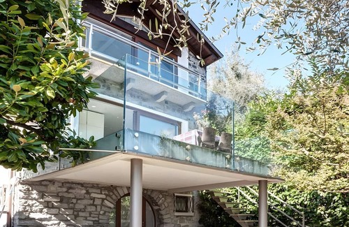 Oliveto Lario Villa | Villa 'Sara Lakeside' with Lake View, Wi-Fi and Air Conditioning