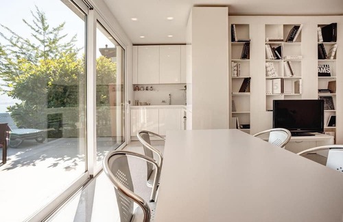 Oliveto Lario Villa | Villa 'Sara Lakeside' with Lake View, Wi-Fi and Air Conditioning