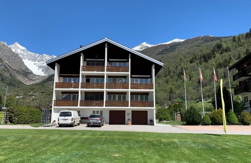 Reckingen Apartment | Beautiful apartment for 4 guests with WIFI, TV, balcony and pets allowed