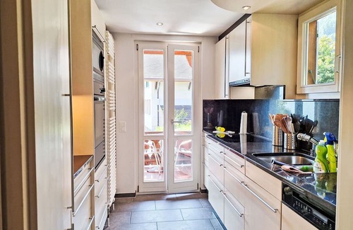 Niederried bei Interlaken House | Cosy apartment in villa for 8 people with WIFI, TV, balcony and panoramic view
