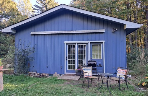 Uxbridge Apartment | Forest Nature Retreat with Fire Pit and Trails near Thermea Spa
