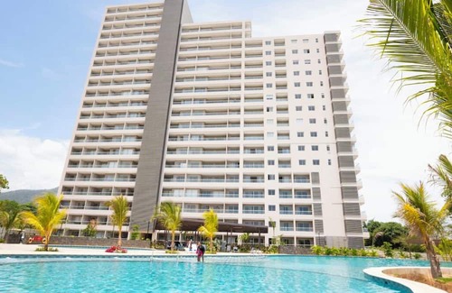 Papare Apartment | Apartment with pool, view and access to the sea Santa Marta, close to the airport.