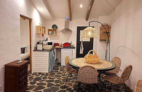 Reguengos de Monsaraz Apartment | Apartment 'Descanso Dos Oleiros' with Private Terrace, Wi-Fi and Air Conditioning