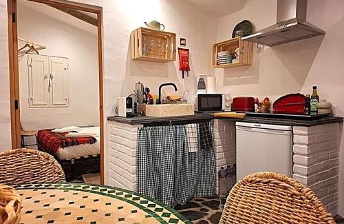 Reguengos de Monsaraz Apartment | Apartment 'Descanso Dos Oleiros' with Private Terrace, Wi-Fi and Air Conditioning
