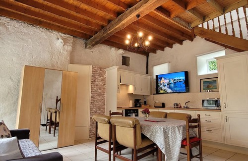 Baguer-Pican Cottage | Character property - L'évasion forestière