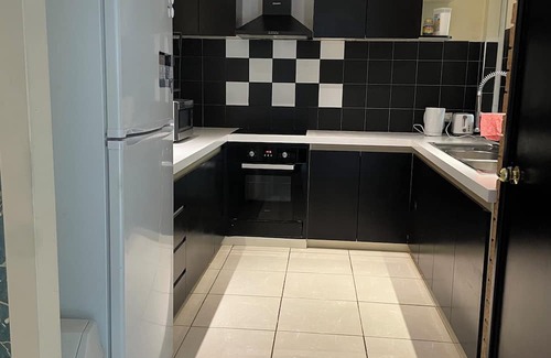 Belmont House | Minutes to airport & city !