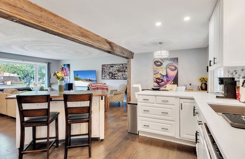 Trent Hills House | R&R Heaven See fall colorsnSunroom n Hottub