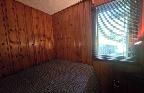 Armour Cottage | Waterfront Muskoka Escape with Small Beach & Private Dock for Swimming