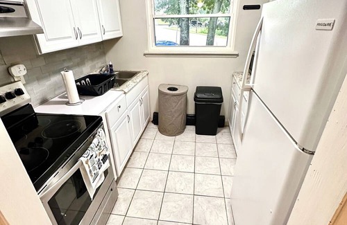 Montville Apartment | Casino Getaway! 2M from Mohegan 8M from Foxwoods