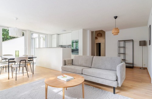 Hirslanden Apartment | Blueground | Hirslanden, balcony, nr Zürich Lake