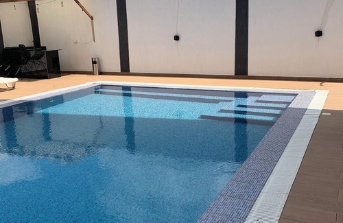 Dzorwulu Apartment | Chic 1-bedroom apartment with AC, rooftopterrace fitness room in wonderful Accra