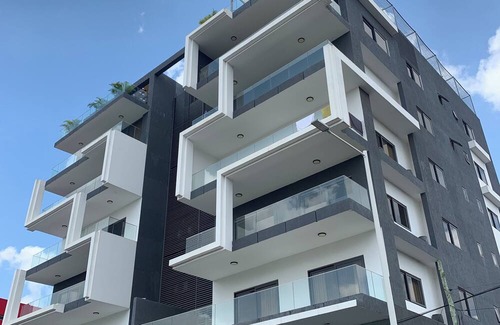 Dzorwulu Apartment | Chic 1-bedroom apartment with AC, rooftopterrace fitness room in wonderful Accra