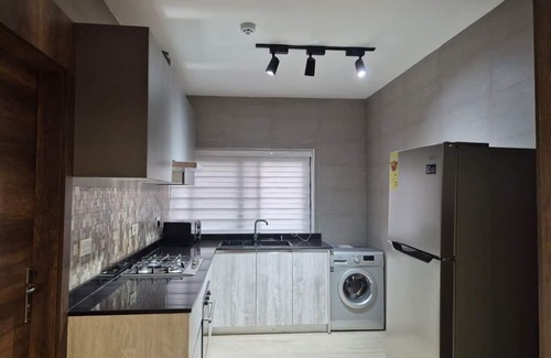 Dzorwulu Apartment | Chic 1-bedroom apartment with AC, rooftopterrace fitness room in wonderful Accra