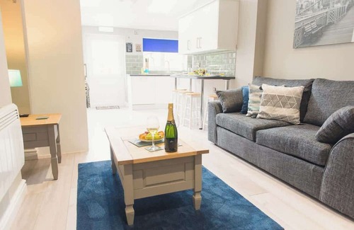 Tamworth House | 6 bed Town Centre House ALL with EN-Suite Tamworth